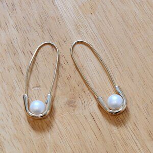 En Route Jewelry Classic Pearl Safety Pin Earring Gold